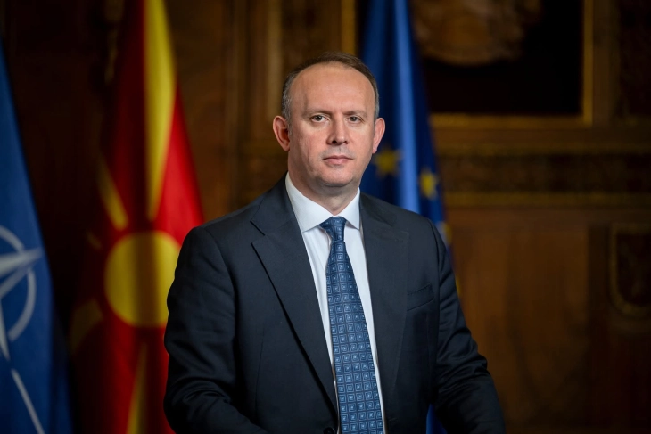 Претседателот на Парламентот, Гаши, му го честита изборот на албанскиот колега, Пелеши