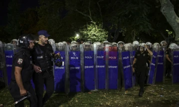 Масовни апсења во Истанбул: Претседател на округ и 47 службеници обвинети за корупција