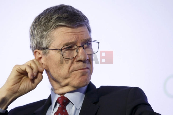 Професор Сакс тврди дека Макрон, во приватен разговор, го обвинил НАТО за војсната во Украина