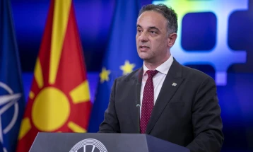 Алиу: Загаденоста не е на ниво да не може да се излезе надвор, во понеделник официјални резултати за воздухот