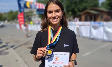 Теа Божиновска и Александар Арсов победници на државниот полумаратон во Битола