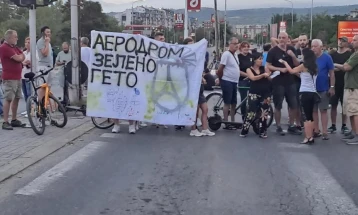 Протест на „Стоп за Вардариште“ со блокада на мостот „Близнаци“ во Скопје