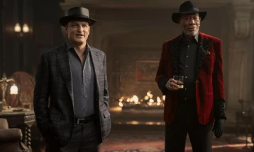 Морган Фримен за своите златни обетки коишто се неразделив дел од неговиот имиџ