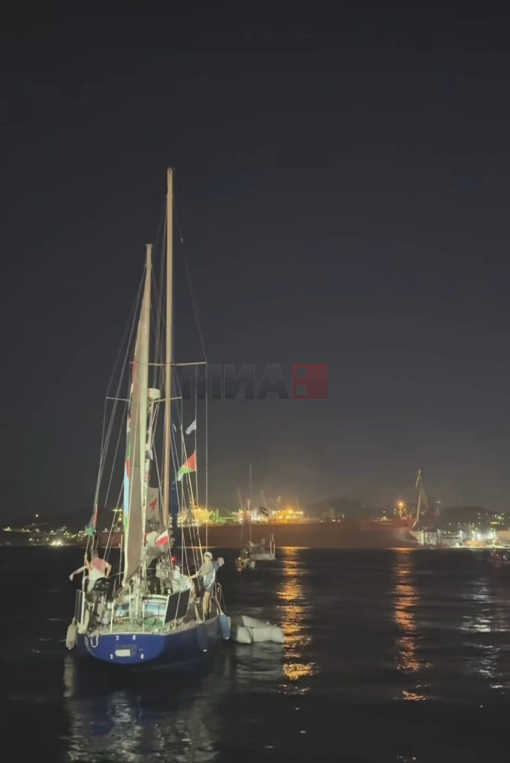 Anija greke pjesë e iniciativës ndërkombëtare Global Sumud Flotilla, u nis nga ishulli Siros drejt Gazës