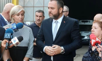 Тошковски: Постојат индиции дека пожарот во Трубарево е хибриден напад, но во интерес на истрагата не може да се споделат повеќе информации