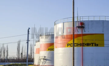 KE në përgjigje të Trampit: Në mënyrë aktive po punojmë për të hequr gradualisht lëndët fosile djegëse ruse