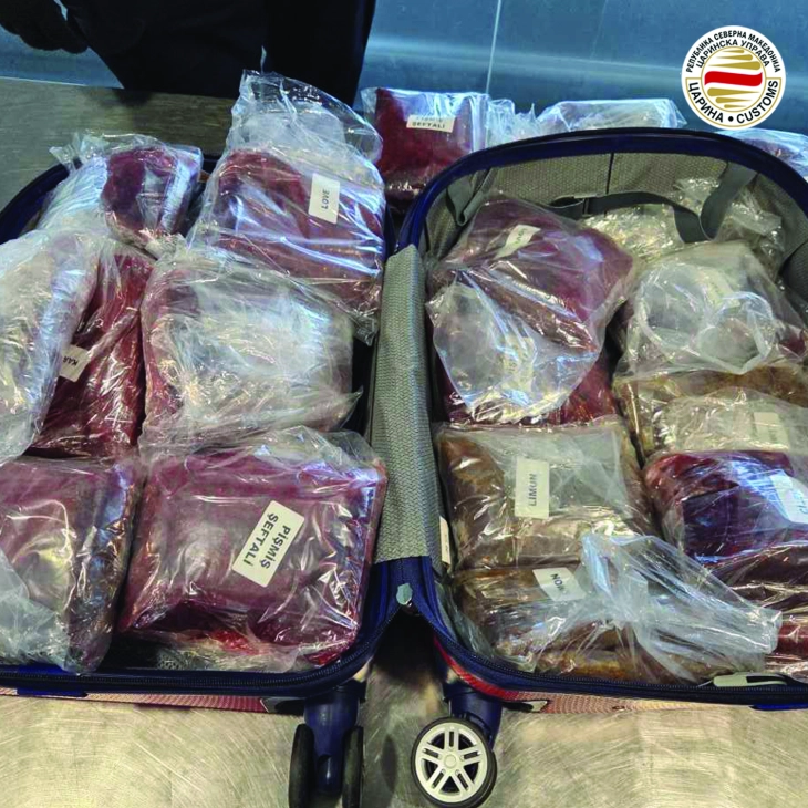 Спречен обид за шверц на 27,5 килограми тутун за наргиле