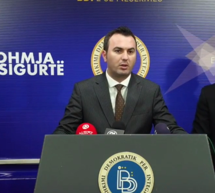 Адеми: Со изјавата за исчезнување на ДУИ од политичката сцена, Мицкоски „ја отвори вратата на пеколот“