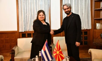 Апасиев на средба со кубанската амбасадорка заедно со Мециновиќ 