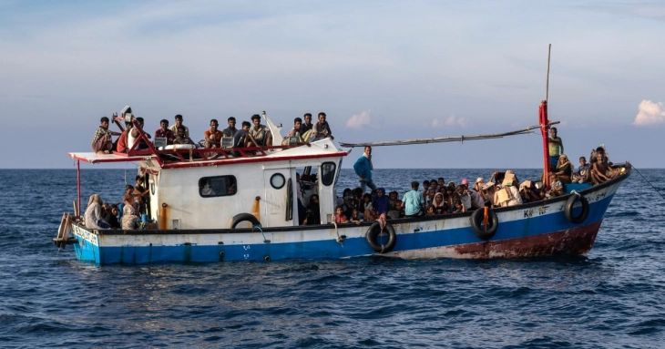 ИОМ: Најмалку 50 мртви кога брод со судански бегалци се запали крај либискиот брег