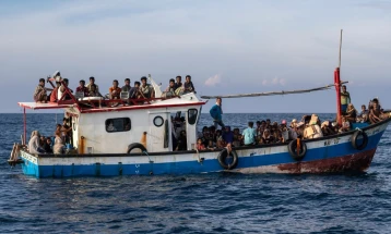 ИОМ: Најмалку 50 мртви кога брод со судански бегалци се запали крај либискиот брег