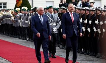 Навроцки: Германците би можеле да ги платат репарациите со вооружување на Полска