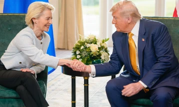 Fon der Lajen i premtoi Trampit se BE-ja do ta ndalë blerjen e naftës dhe gazit rus