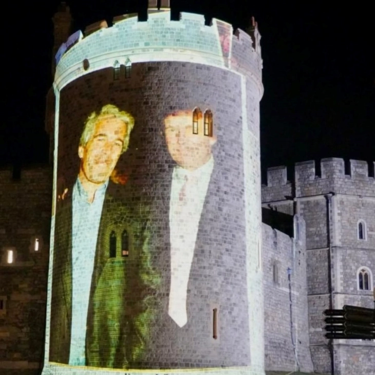 Aktivistë projektuan fotografi të Trampit me Xhefri Epshtajn në kështjellën Vindzor