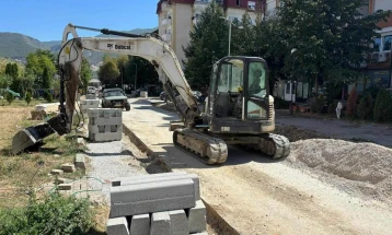 Започна уредувањето за асфалтирање на улицата „Мара Угринова“ во Гостивар