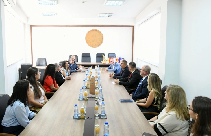 Udhëheqësia e Universitetit të Tetovës priti në takim përfaqësues të Universitetit të Illinois-it Verior nga SHBA