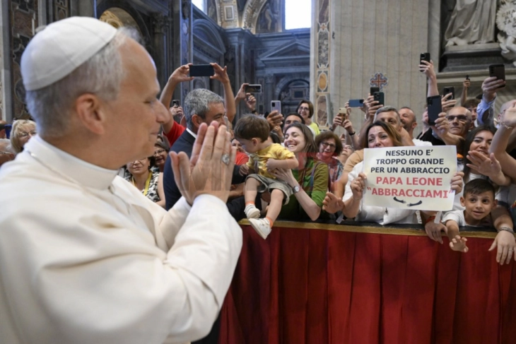 Папата ги осудува „неприфатливите“ услови со кои се соочуваат Палестинците во Газа