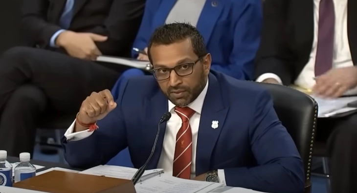 Шефот на ФБИ Пател - Нема веродостојни информации дека Епштајн тргувал малолетници на други лица, Кенеди го охрабри да ги објави досиејата