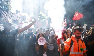 Në protestat në mbarë Francën janë lënduar gjashtë policë dhe janë arrestuar 119 persona