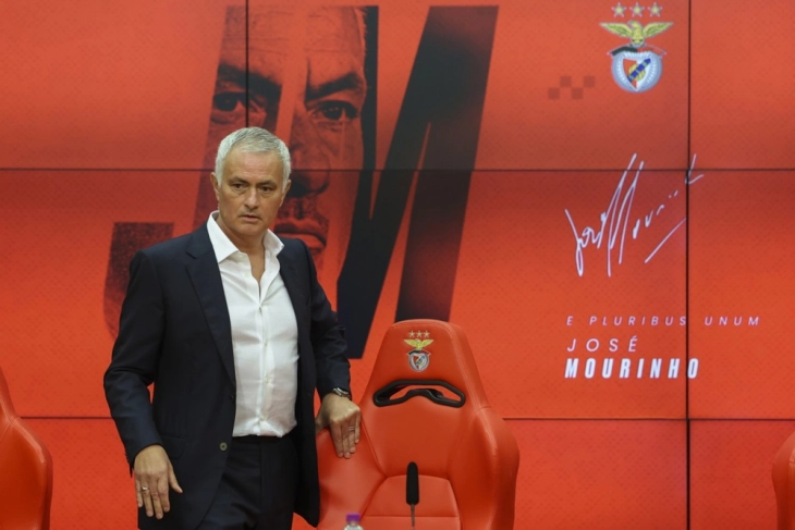 Мурињо официјално на клупата на Бенфика