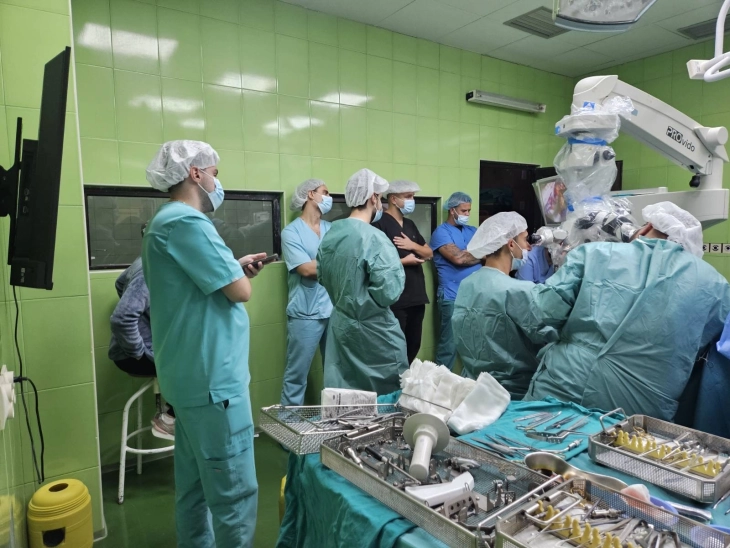 На Клиниката за неврохирургија првпат применета интраоперативна флуоресцентна видеоангиографија при хируршки третман на мозочна аневризма