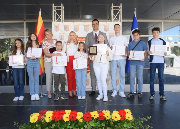 Општина Ѓорче Петров го одбележа својот празник со свечена седница на Советот, презентирани резултати и доделени признанија