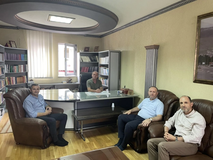 Кандидатите за градоначалник на Дебар на одвоени средби со дебарскиот муфтија