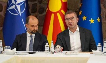 Мицкоски: Очекувам придвижување во делот на давањето гаранција дека уставните измени ќе бидат последното барање од Бугарија