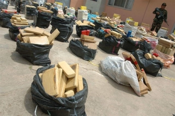 Перу ја засилува борбата против дрогата, купува уште 12 авиони