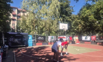 Почна хуманитарниот турнир во баскет 3×3 во Кисела Вода, учествуваат 16 екипи