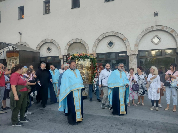 Вечерна богослужба и литија во храмот „Рождество на Пресвета Богородица“ во Скопје