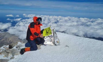 Зоран Николов го освои Елбрус, највисокиот врв во Европа