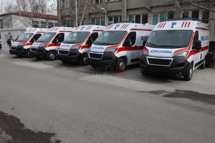 Владата ќе набави 100 нови амбулантни возила во следните две години