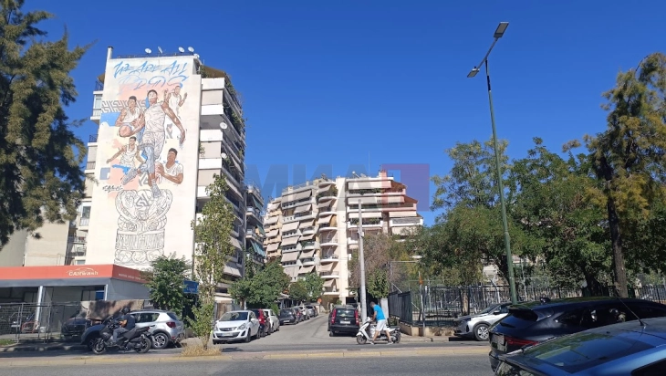 МИА во населбата каде што браќата Адетокунбо го поминаа детството – омилените места на Јанис, што сè уште ги посетува