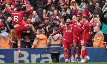 Liverpool edge derby, United beat Chelsea and Spurs fight back