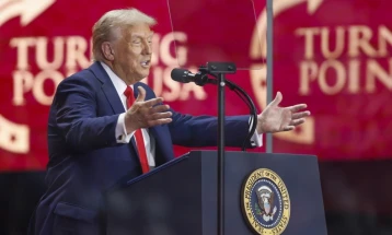 Трамп на комеморацијата на Кирк: Ако даде Бог, убиецот ќе ја добие најтешката казна за злосторството