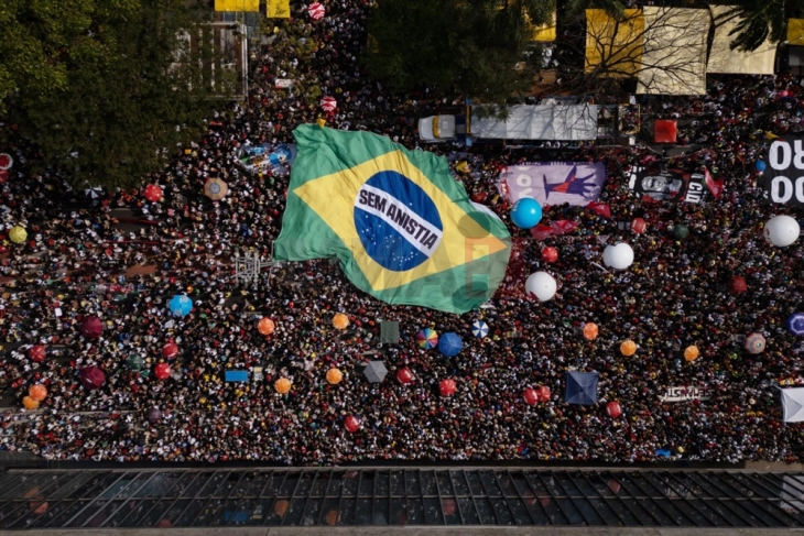 Dhjetëra mijëra demonstrantë në Brazil protestuan kundër ligjit të propozuar për amnisti për Bolsonaron