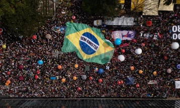 Dhjetëra mijëra demonstrantë në Brazil protestuan kundër ligjit të propozuar për amnisti për Bolsonaron