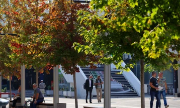 Сончево со слаб југозападен ветер