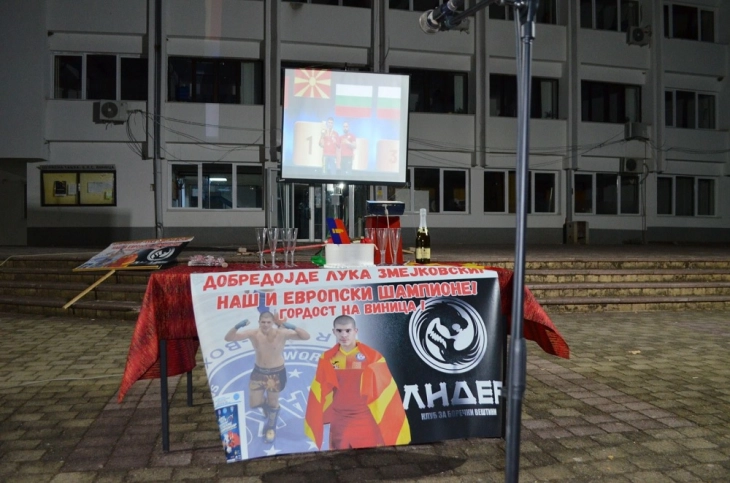 Виница му организираше пречек на „бронзениот“  од ЕП во кик-бокс во Италија, Лука Змејковски