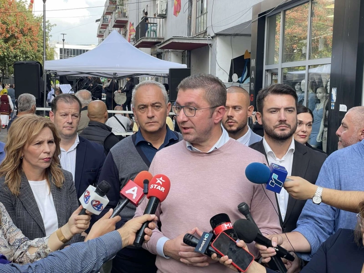 Премиерот Мицкоски во посета на Штип