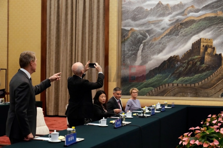 Американски конгресмени во посета на Кина по шест години