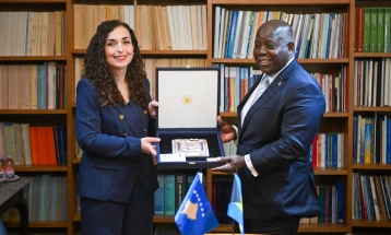 Presidentja e Kosovës, Vjosa Osmani takoi kryeministrin e Bahamas, Filip Davis