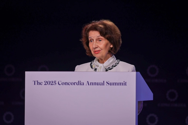 Сиљановска Давкова: Наместо да не поддржуваат, соседите ни ставаат вето за ЕУ