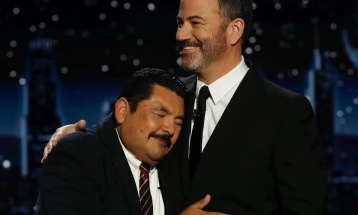 Трамп го критикува Еј-Би-Си за враќањето на Џими Кимел и најавува тужба