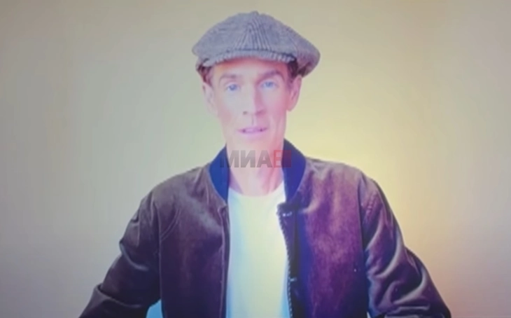 Џејмс ван дер Бек, кој се лекува од рак, со видеопоздрав до своите обожаватели