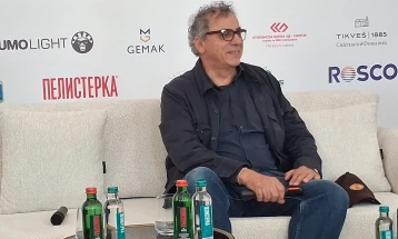 Дариус Конџи: Многу ми се допаѓа македонскиот јазик и жалам што не знам да го зборувам