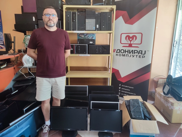 „Донирај компјутер“ со донирани компјутери го опреми и училиштето на Борче, творецот на хуманитарната иницијатива 