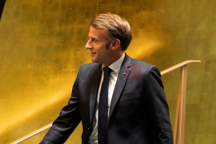 Макрон: НАТО треба да одговори построго на руските провокации, но без уривање авиони