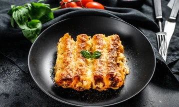 Канелони Болоњезе